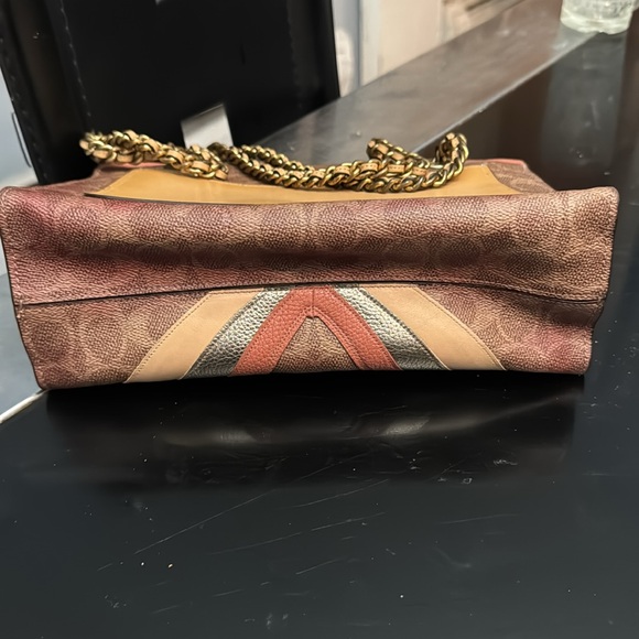 Coach - Picture 7 of 7